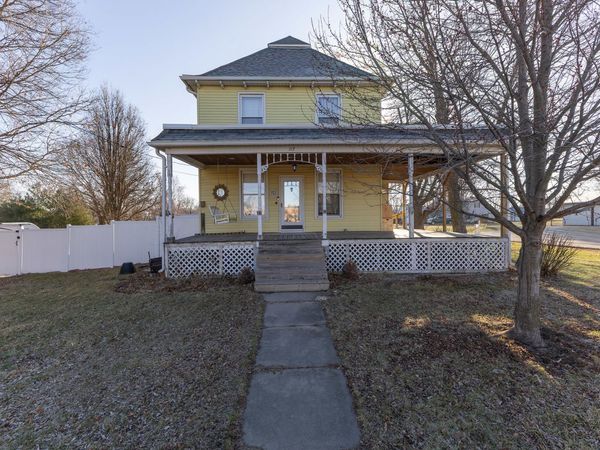 112 S State Street , Atkinson, IL 61235