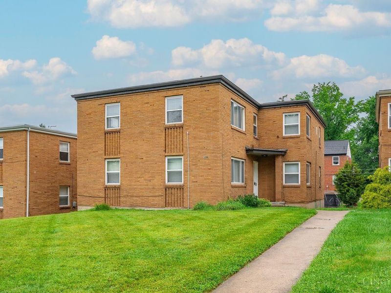 2370 Losantiville Avenue, Golf Manor, OH 45237 Photo 1