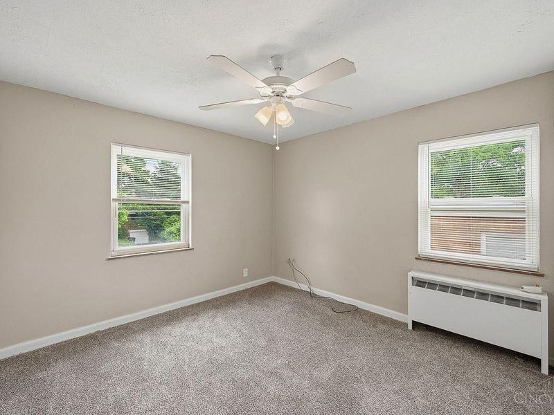 2370 Losantiville Avenue, Golf Manor, OH 45237 Photo 9