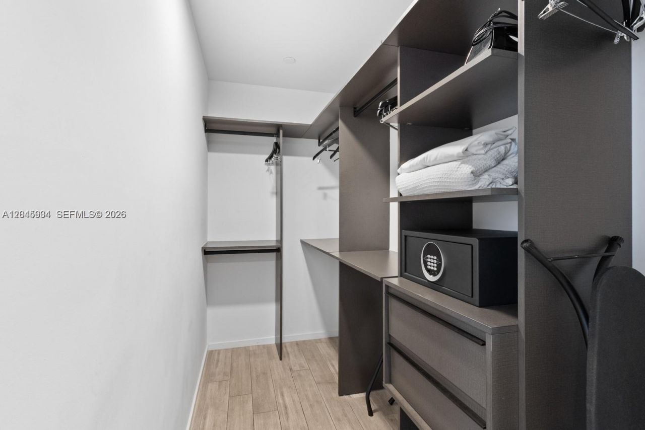 398 NE 5th St, Unit 1518, Miami, FL 33132 Photo