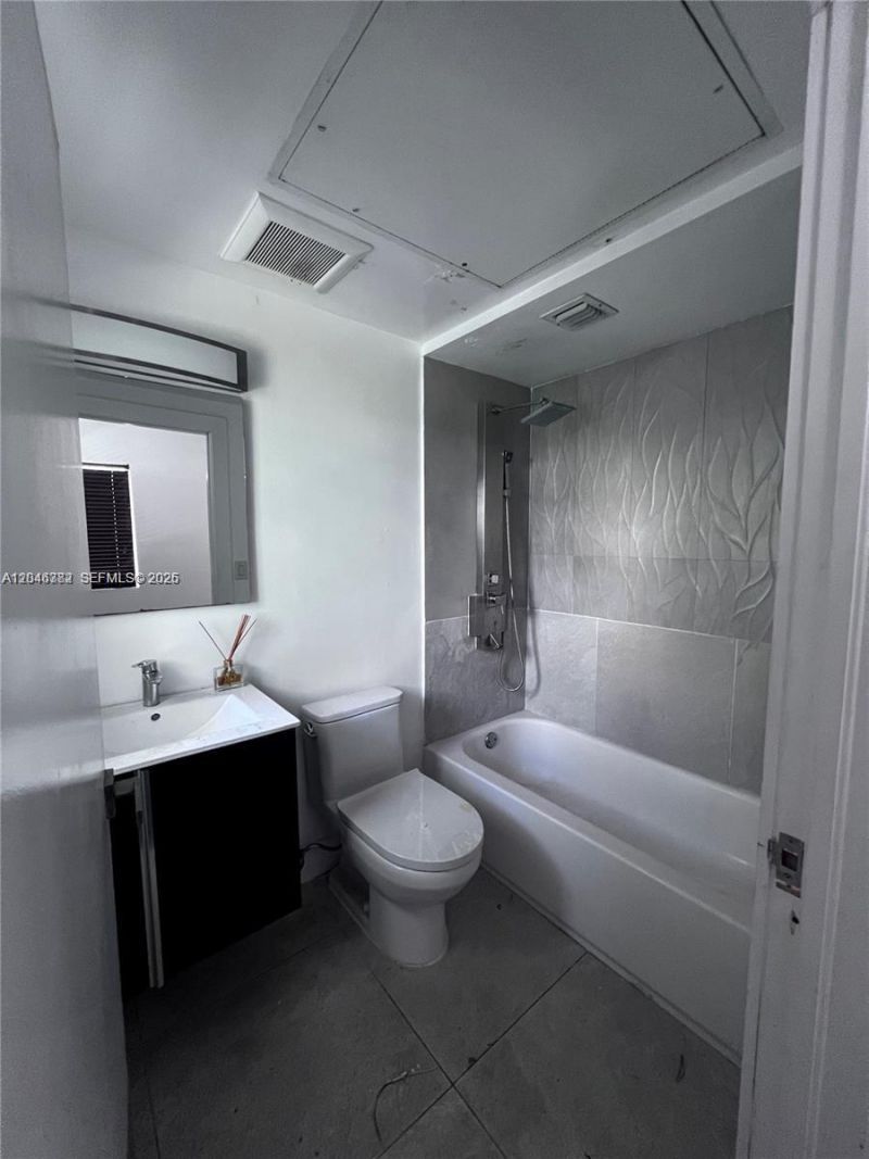 557 Michigan Ave , Unit 115, Miami Beach, FL 33139 Photo