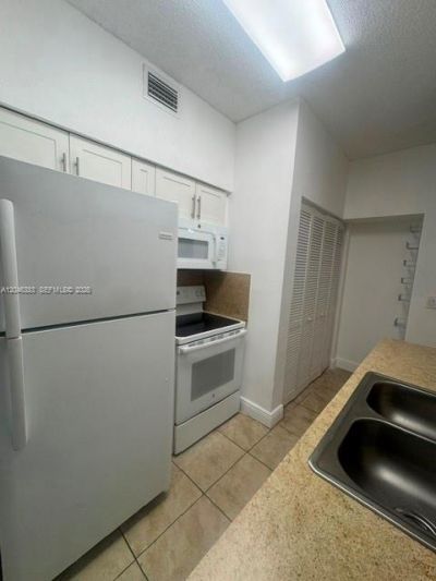 18336 NW 68th Ave , Unit C, Hialeah, FL 33015 Photo
