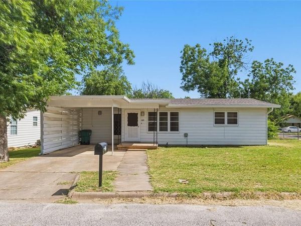 615 E 10th Street, Coleman, TX 76834