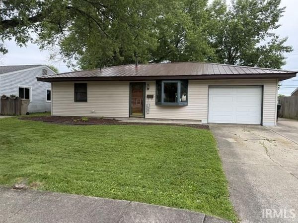 1952 Renfrew Drive, South Bend, IN 46614
