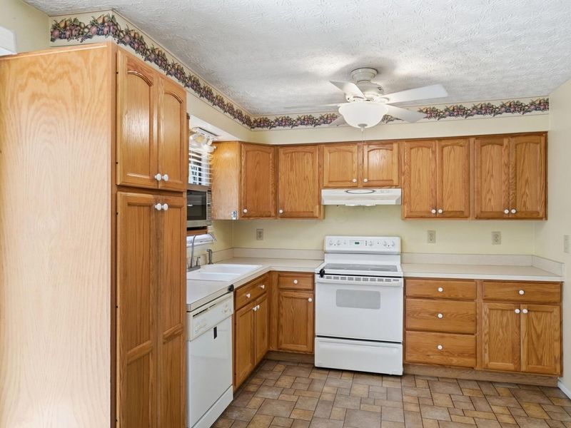 4667 Wendler Boulevard, Columbus, OH 43230 Photo 16