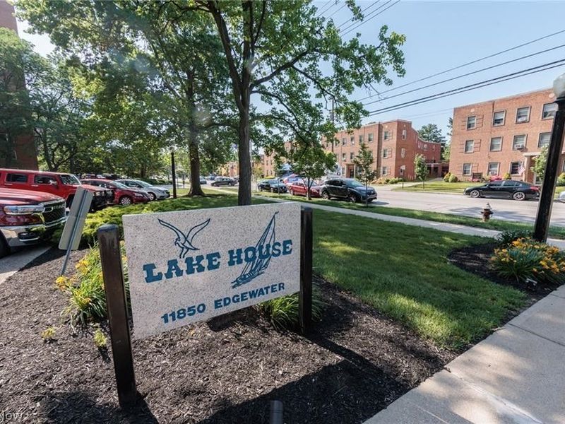 11850 Edgewater Drive, Unit 1007, Lakewood, OH 44107 Photo 2