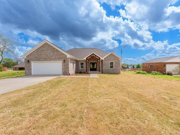 806 Grand Ave, Muscle Shoals, AL 35661