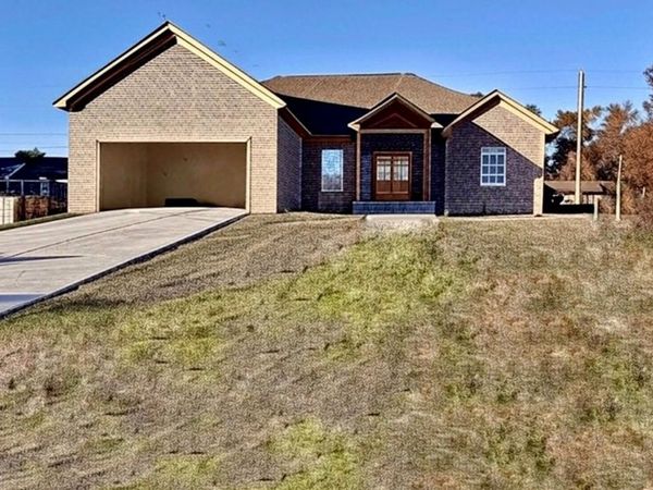 805 Michigan Ave, Muscle Shoals, AL 35661