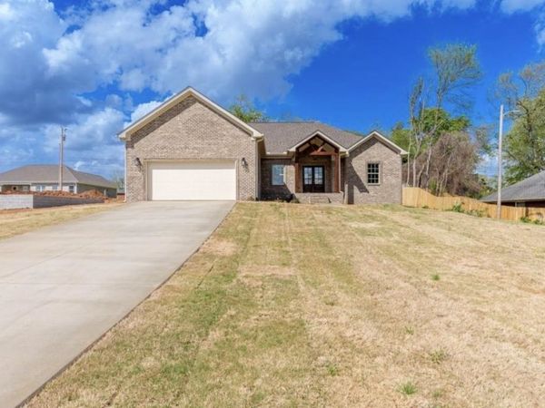 809 Michigan Ave, Muscle Shoals, AL 35661