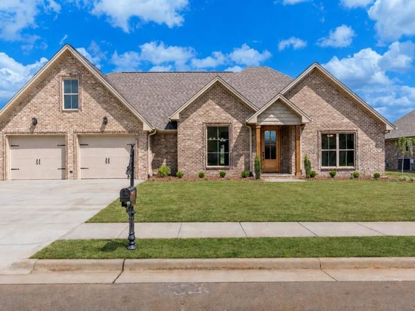 106 Scarlette Ln, Muscle Shoals, AL 35661