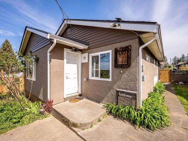 961 Greenwood St , Campbell River, BC V9W 3C2