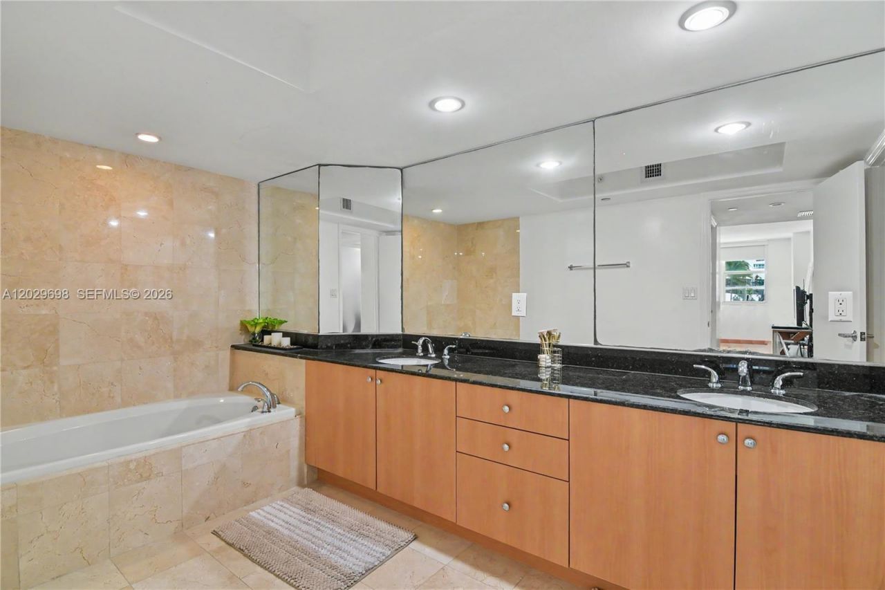 6917 Collins Ave , Unit 605, Miami Beach, FL 33141 Photo