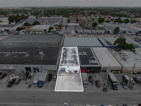 693 W 26th St , Hialeah, FL 33010