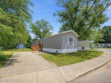 6255 Lake Drive, Ypsilanti Twp, MI 48197