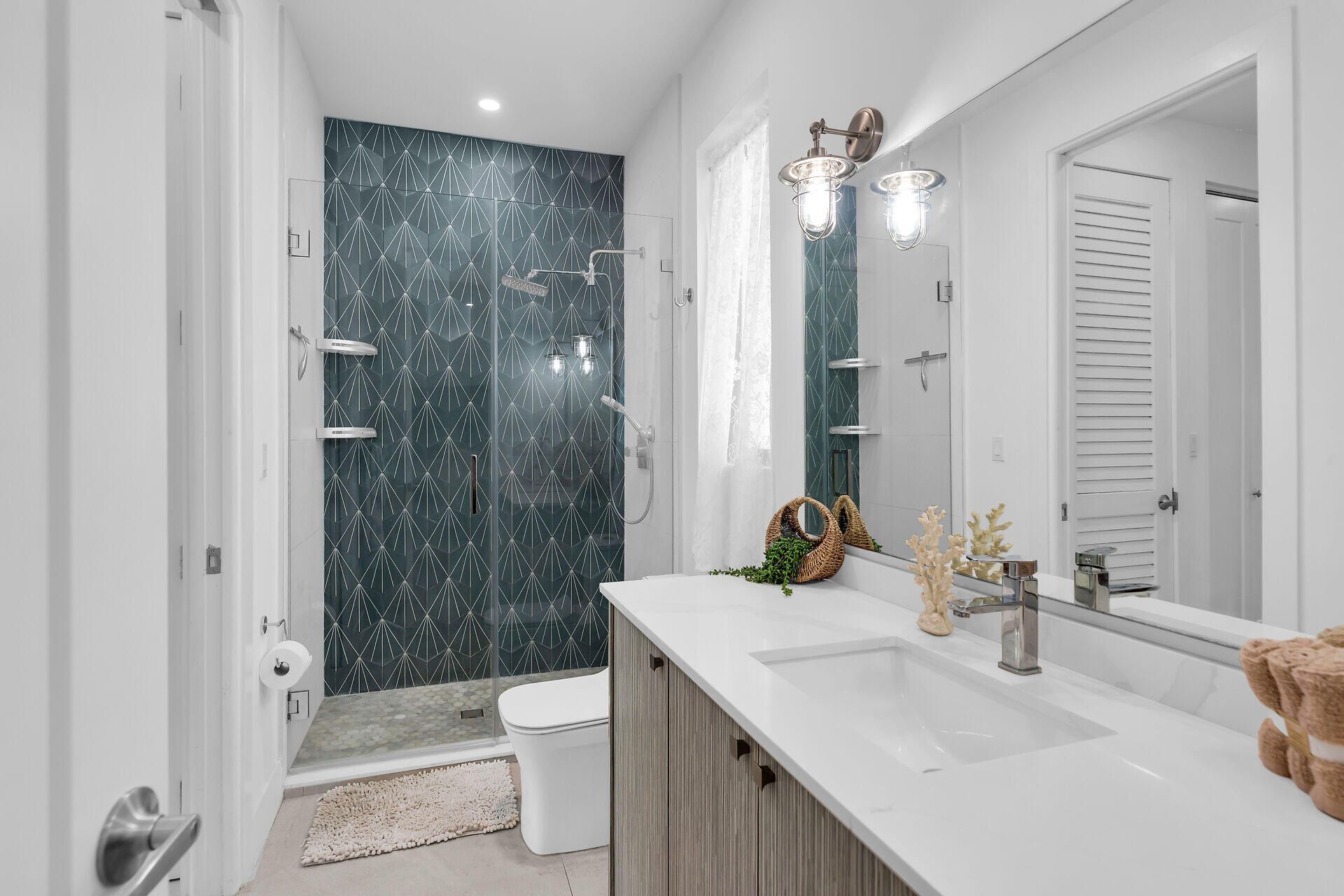 239 W Seaview Drive, Duck Key, FL 33050 Photo