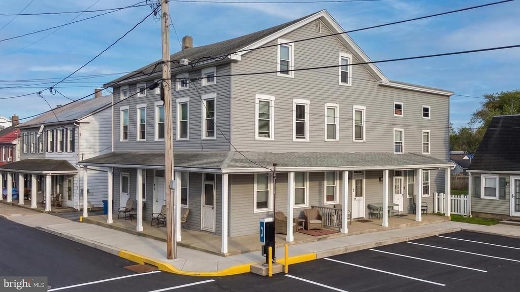 8 E BROADWAY AVE , ETTERS, PA 17319