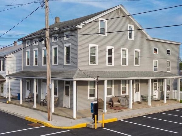 8 E BROADWAY AVE , ETTERS, PA 17319