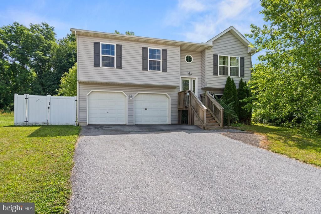 22 HORIZON DRIVE , FREDERICKSBURG, PA 17026