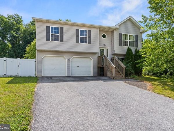 22 HORIZON DRIVE, FREDERICKSBURG, PA 17026