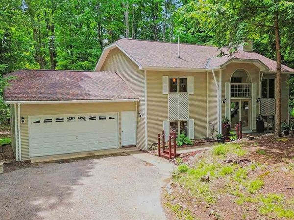 2525 Hemlock Lane, Petoskey, MI 49770