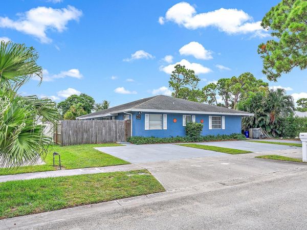 9050 E Highland Pines Boulevard, Palm Beach Gardens, FL 33418