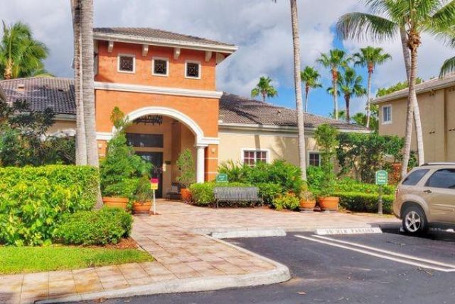 4177 N Haverhill Road, Unit 810, West Palm Beach, FL 33417 Photo