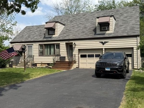 1000 Dundee Avenue , East Dundee, IL 60118