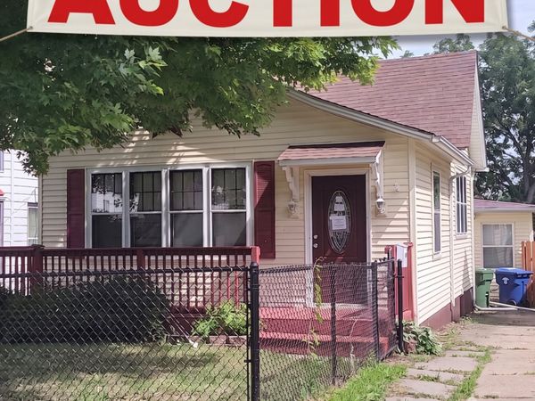 752 9th Avenue, Clinton, IA 52732