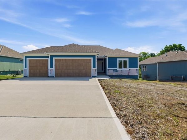903 Captain Merriman Drive, Freeman, MO 64746