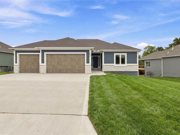 903 Captain Merriman Drive, Freeman, MO 64746