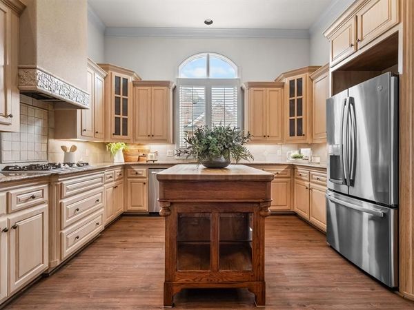 12 Park Row Court, Pantego, TX 76013