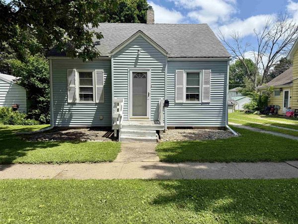 610 Broad Street, Reinbeck, IA 50669