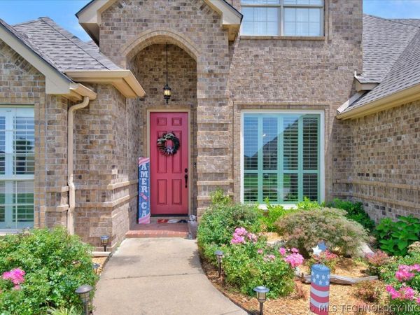 124 Prairie Ridge Court, Bartlesville, OK 74006