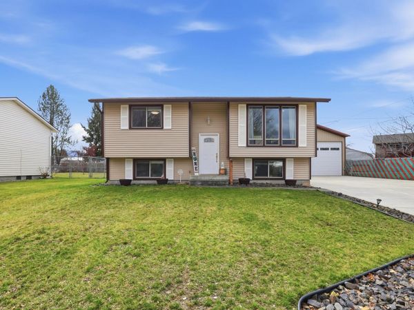 18104 E Maxwell Ave, Spokane Valley, WA 99016