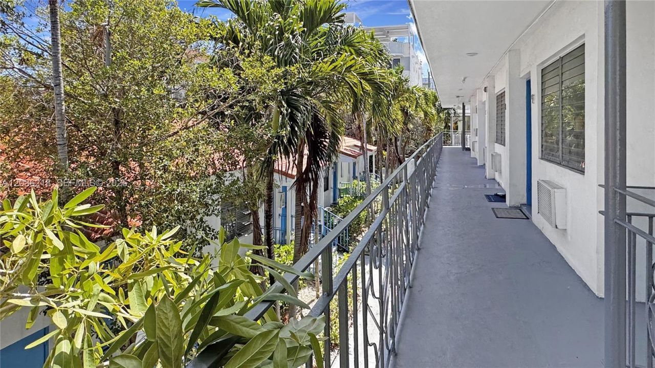 7717 Byron Ave, Unit 12, Miami Beach, FL 33141 Photo