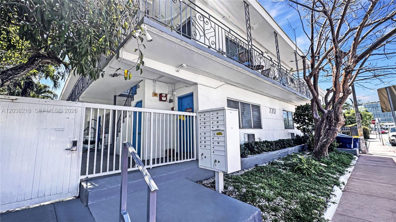 7717 Byron Ave, Unit 12, Miami Beach, FL 33141 Photo