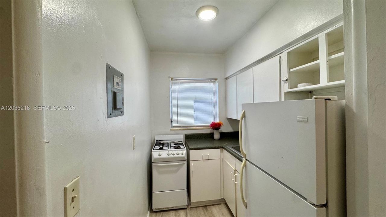 7717 Byron Ave, Unit 12, Miami Beach, FL 33141 Photo