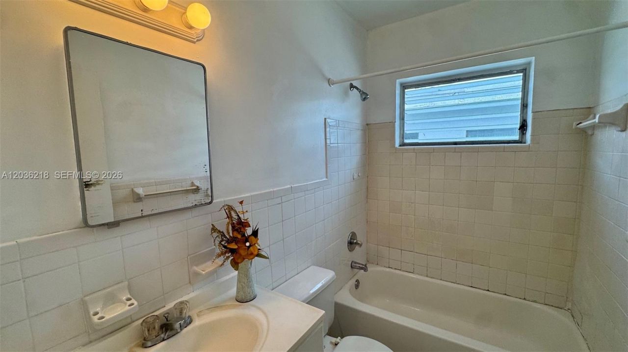 7717 Byron Ave, Unit 12, Miami Beach, FL 33141 Photo