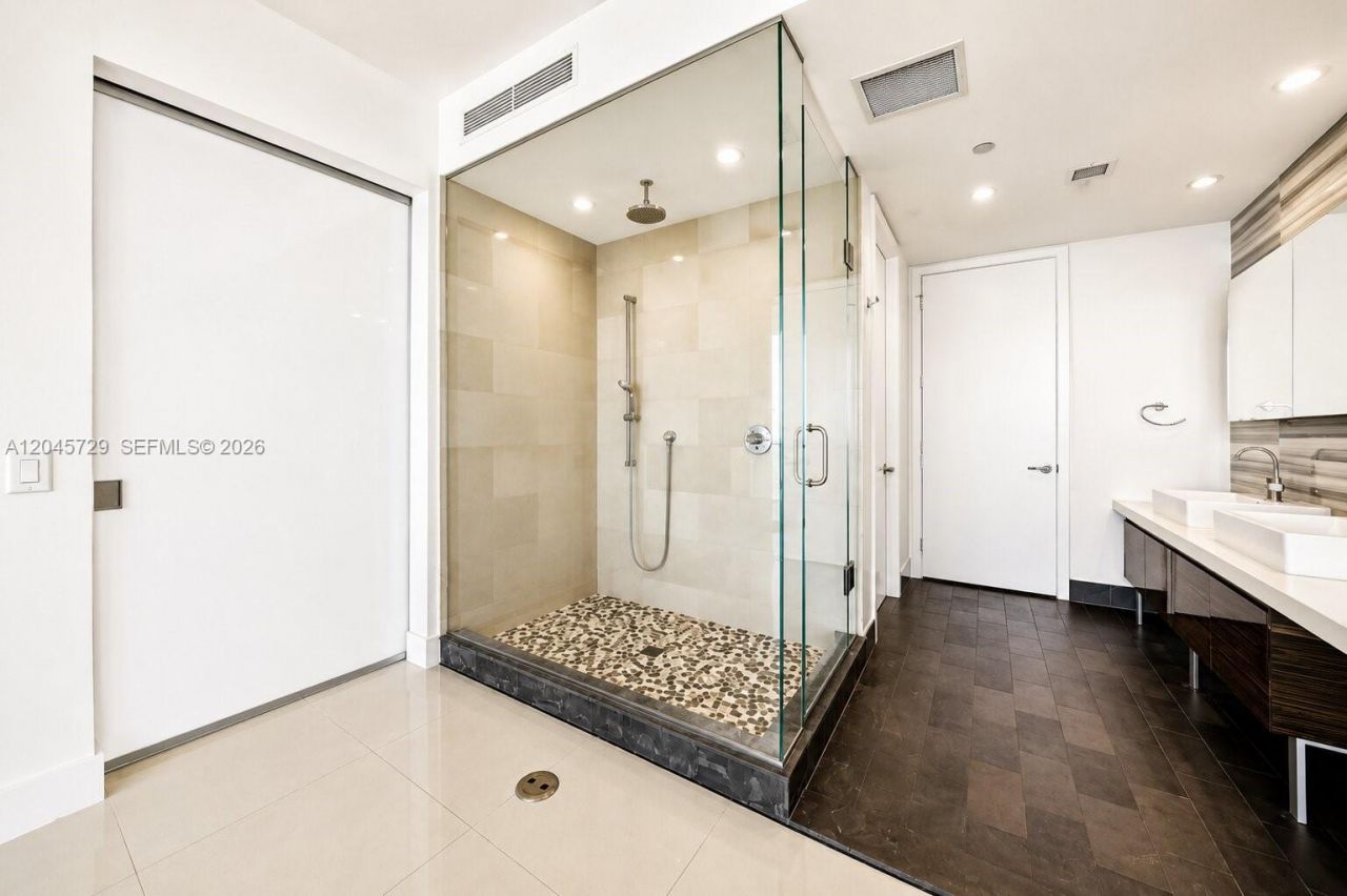 1100 Biscayne Blvd , Unit 4402, Miami, FL 33132 Photo