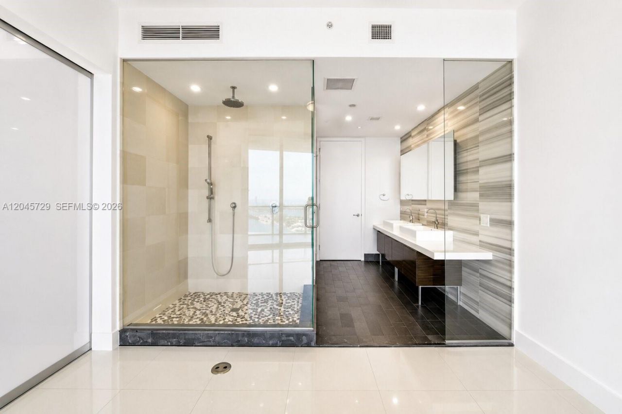 1100 Biscayne Blvd , Unit 4402, Miami, FL 33132 Photo