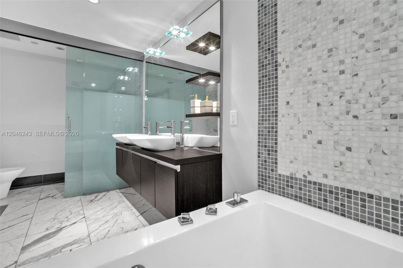 200 Biscayne Boulevard Way , Unit 509, Miami, FL 33131 Photo