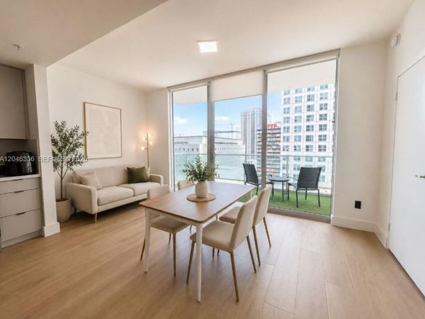 300 S Biscayne Blvd , Unit T-1503, Miami, FL 33131