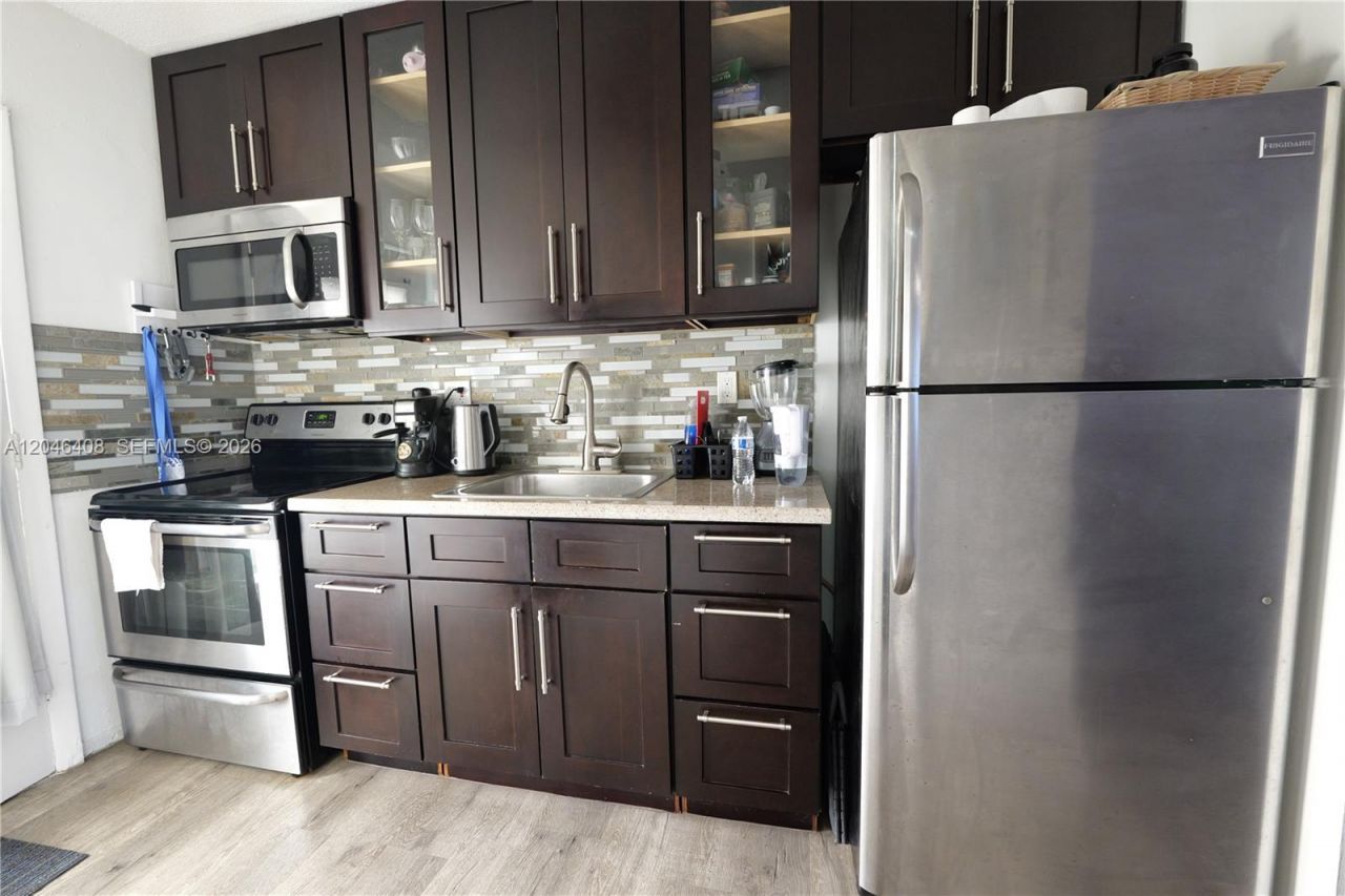 1245 Pennsylvania Ave, Unit 8, Miami Beach, FL 33139 Photo
