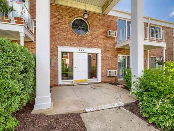 543 Burlington Avenue, Unit 212, Downers Grove, IL 60515