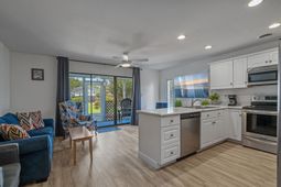 1890 Colony Dr. photo 4