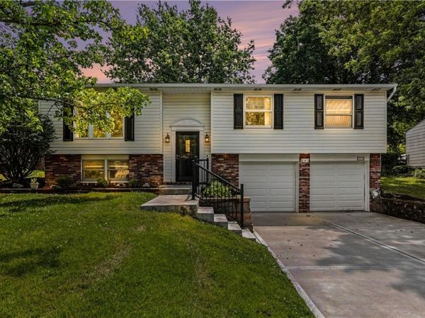 1914 Strawbridge Dr , South Park, PA 15129