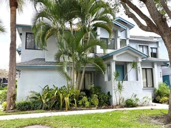 907 Harbour Pointe Way, Greenacres, FL 33413