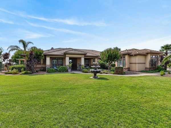 9899 Trailhead Ct, Wilton, CA 95693