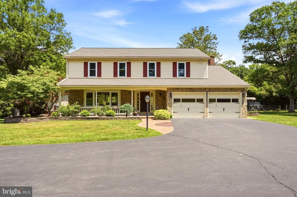 194 MEADOW GLEN LANE , READING, PA 19607