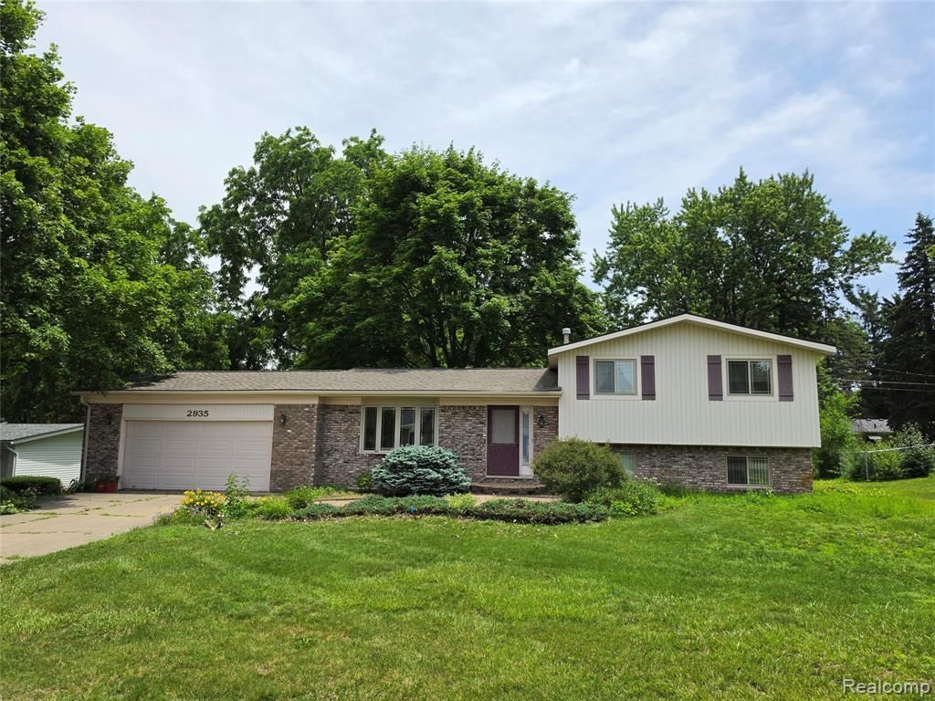 2935 Shawnee Lane, Waterford Township, MI 48329 Main Photo